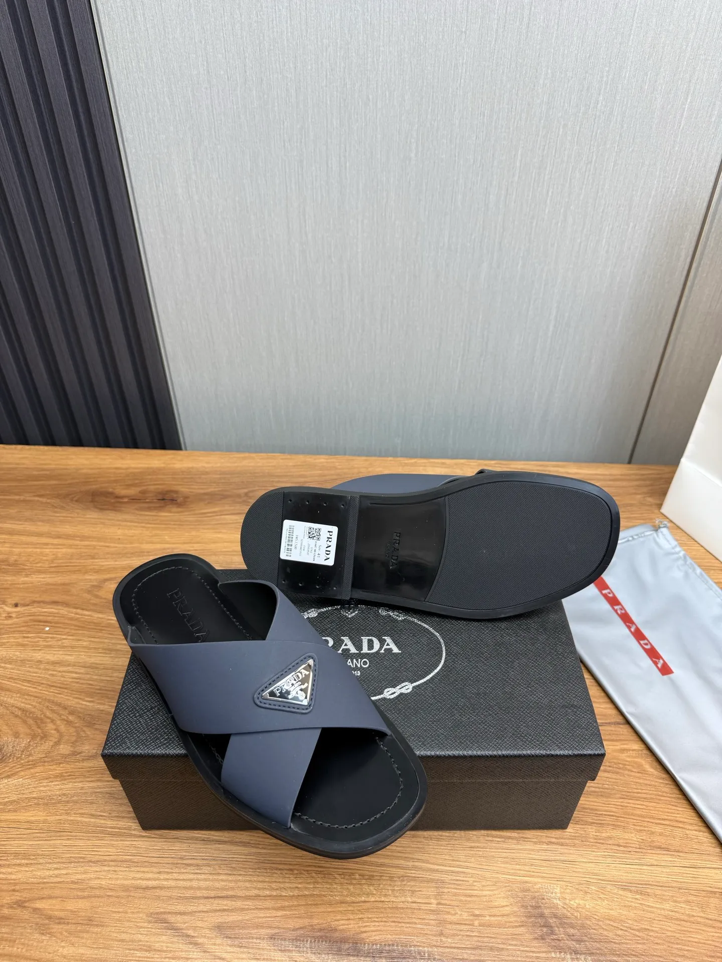 Factory price 340💰 ＰＲＡＤＡPrada - popular men's slippers hot sale 🔥 🩴Official website one to one production 38-45 sizes 45 46 🉑️Customized!